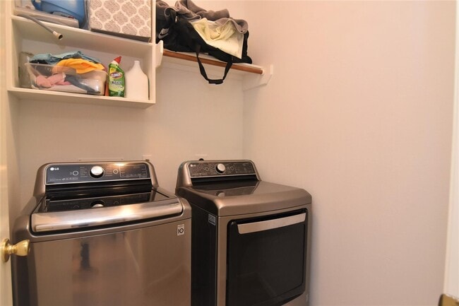 Building Photo - 21611 Oakbridge Park Ln