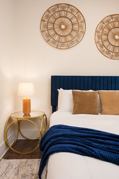 Building Photo - 917 Thompson St