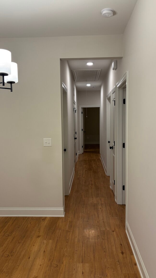 Building Photo - 4817 Victoria Ave