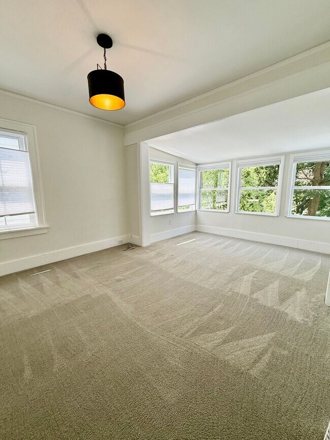 Building Photo - Three Bedroom Home in Kalamazoo