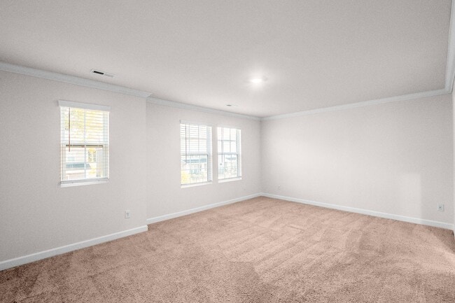 Building Photo - Beautiful and Spacious Home in the Heart of Pineville!