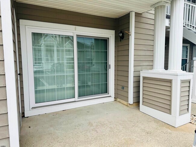 Building Photo - 550 Central Ave