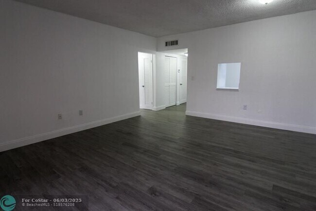 Building Photo - 9159 SW 77th Ave