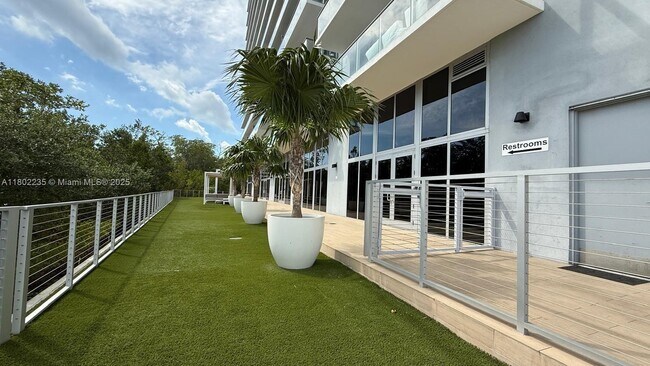 Building Photo - 16385 Biscayne Blvd