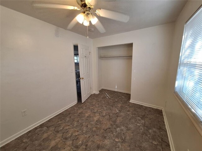 Building Photo - 21528 Kenyon Ave