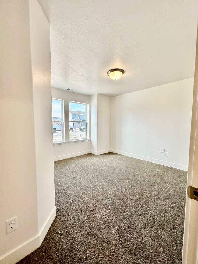 Building Photo - HC 1136