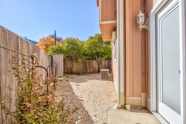 Building Photo - 9526 Victorian Wy