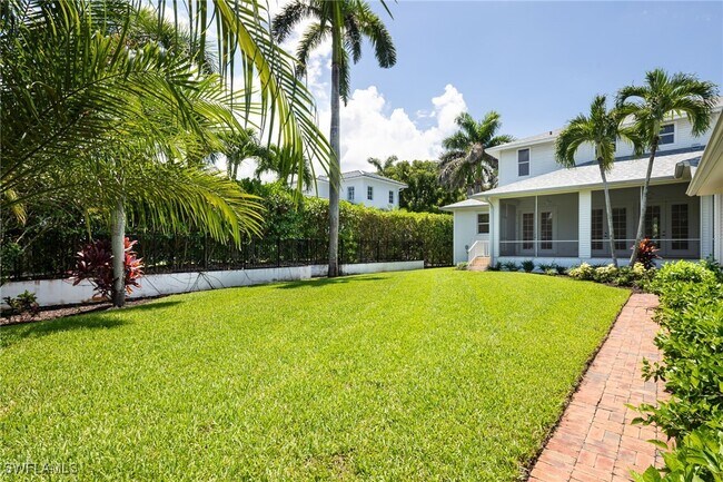 Building Photo - 155 1st Ave S