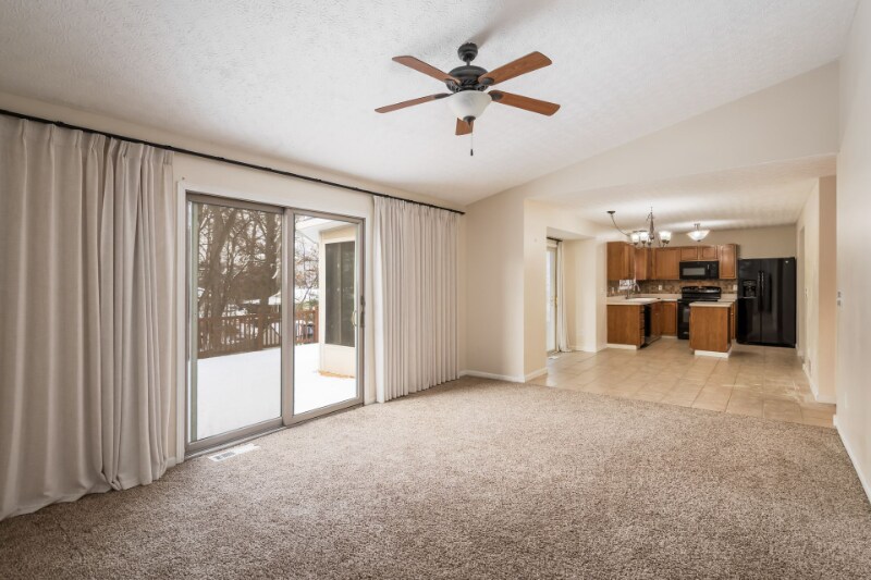 Building Photo - 8651 Olenbrook Dr