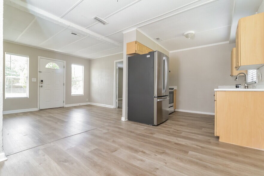 Building Photo - 542 Colonnades Cove