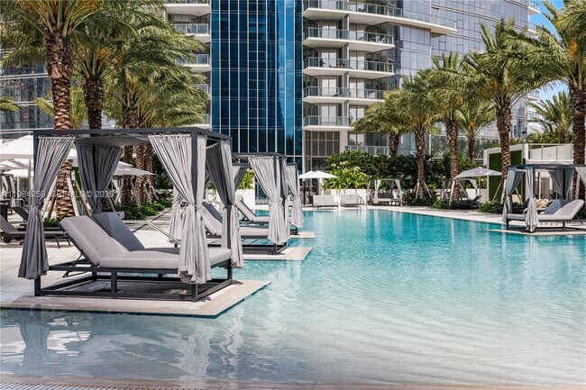 Building Photo - 851 NE 1st Ave