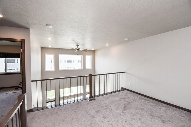 Building Photo - Stylish Townhome in Harrisburg School District – Open Floor Plan & Loft!