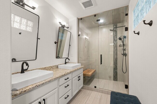 Building Photo - 11519 Discovery Park Dr