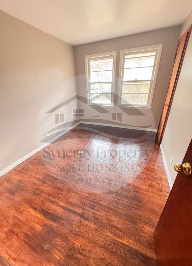 Building Photo - Madison Home with 2 Car Garage