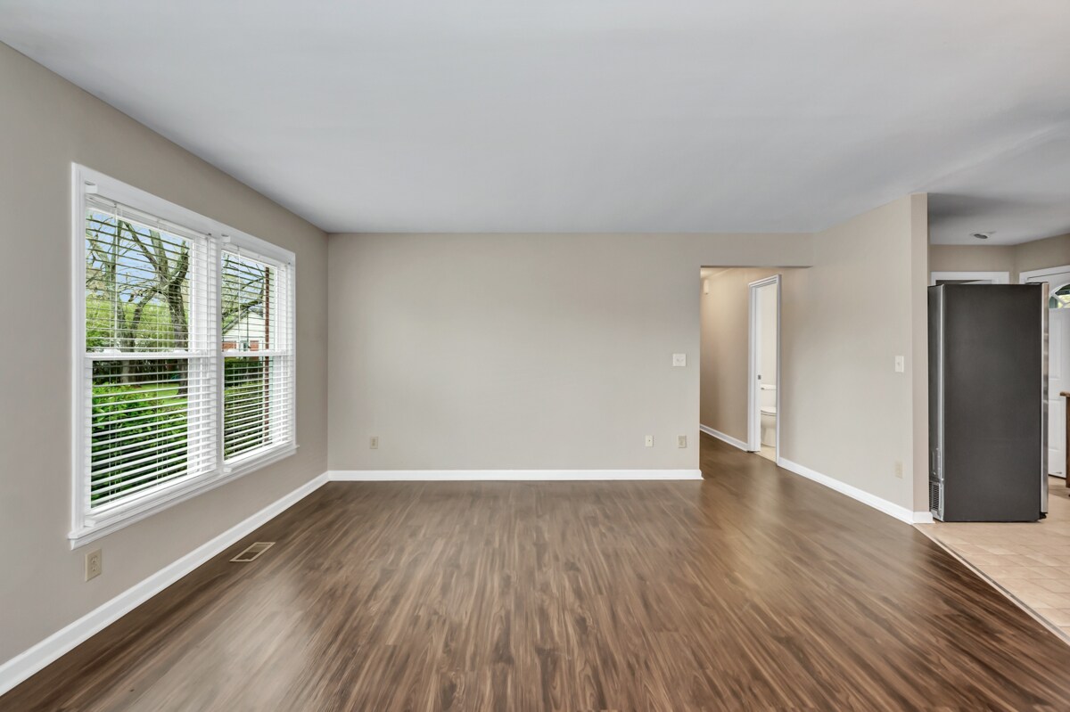 Building Photo - 2804 Thurman Cir SW