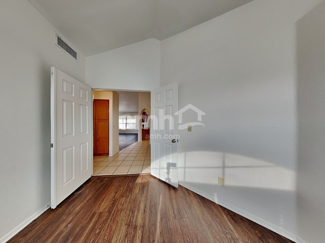 Building Photo - 3603 N 107th Dr