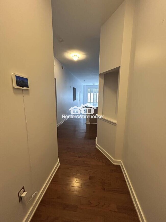 Building Photo - Perfectly located 2-bedroom 2 bath Condo