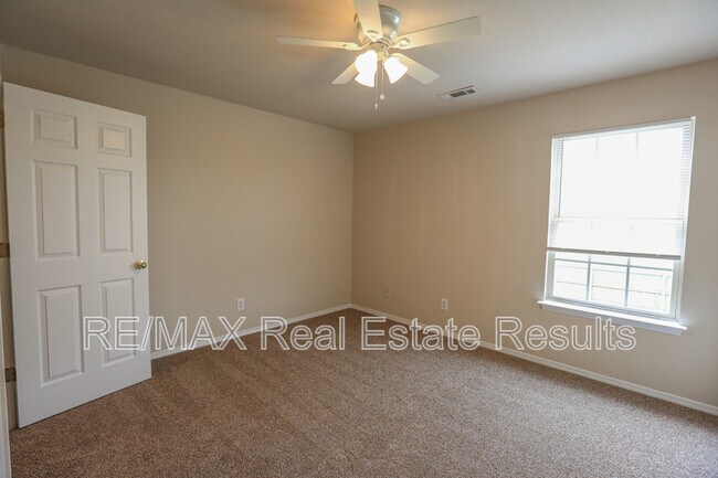 Building Photo - 3509 SW Deerfield Blvd