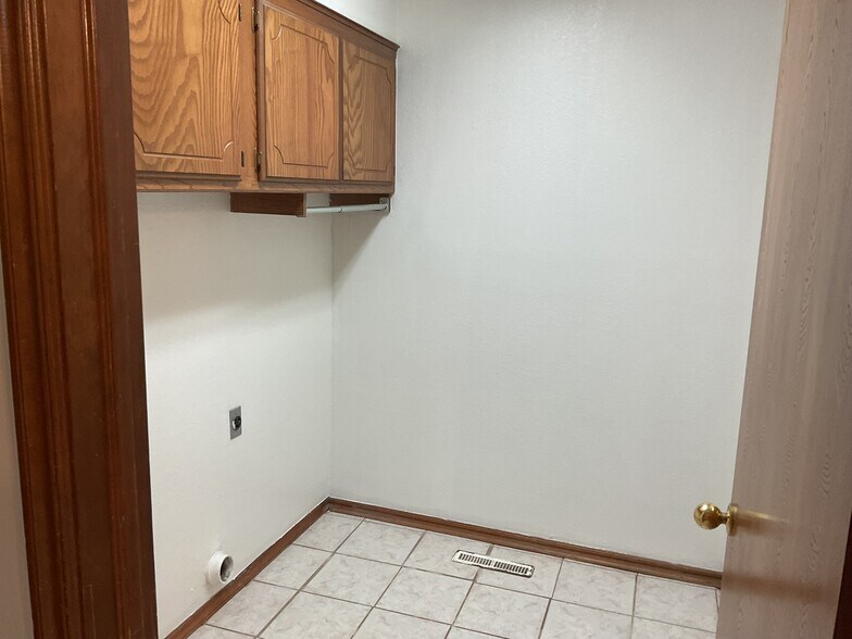 Building Photo - 3213 Dove Crossing Dr
