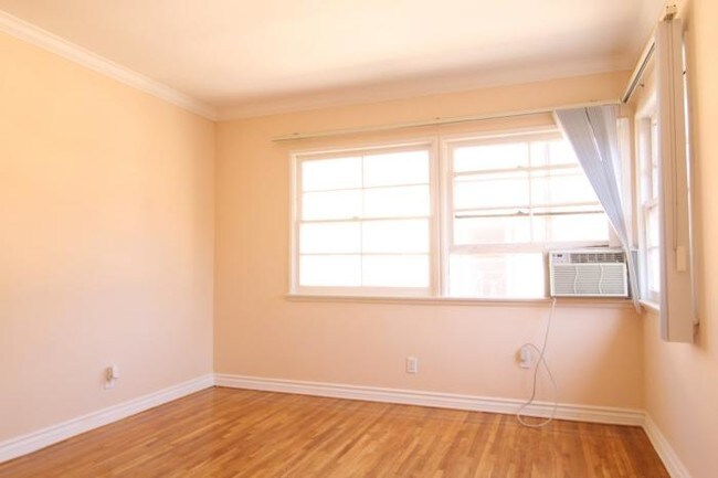 Building Photo - 1 bedroom in Los Angeles CA 90028