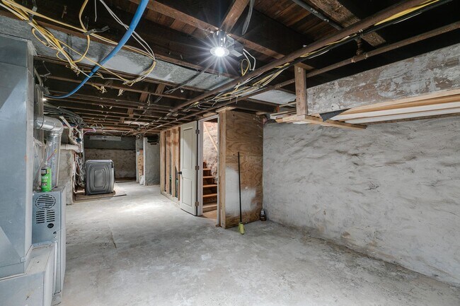 Building Photo - Brand New Modern Apartment Brewerytown