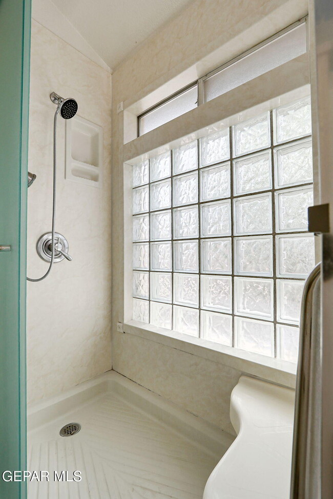 Building Photo - 4348 Loma Hermosa Dr