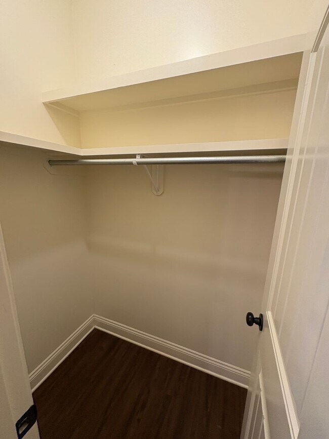 Building Photo - 4948 Common St