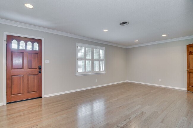 Building Photo - Beautiful Ranch in Montclair!