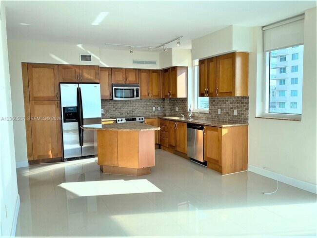 Building Photo - 1745 E Hallandale Beach Blvd