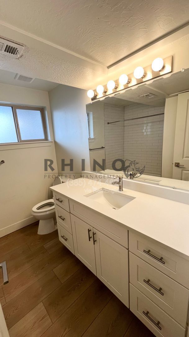 Building Photo - 660 S 800 E