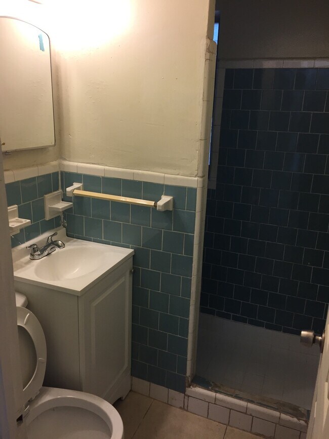 Building Photo - Large 3-2 with a carport