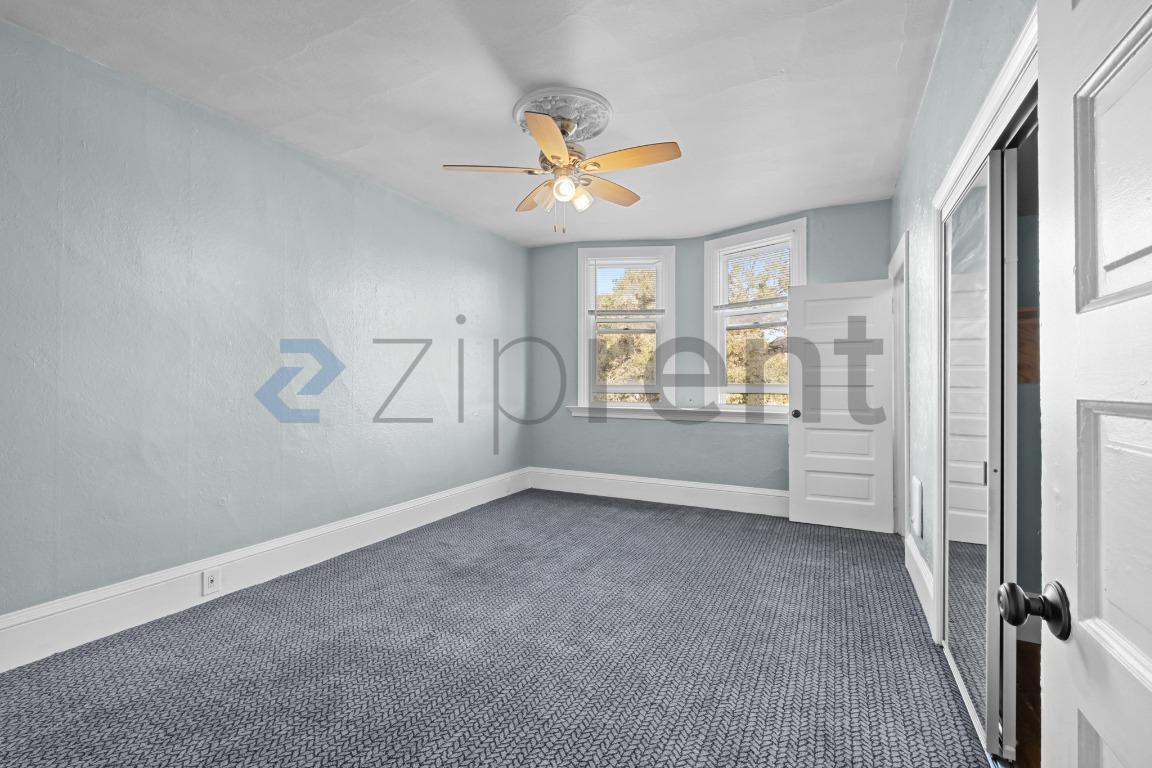 Building Photo - 827 Georgia St