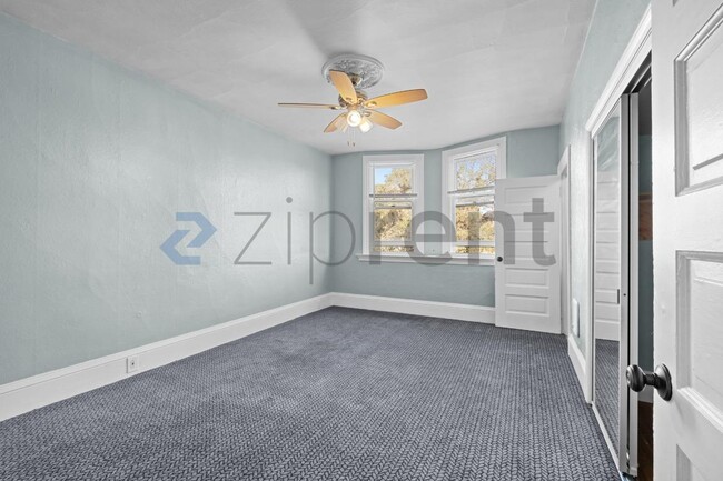 Building Photo - 827 Georgia St