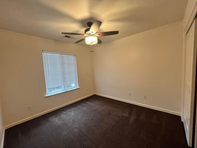 Building Photo - Beautiful West Side Madera Home