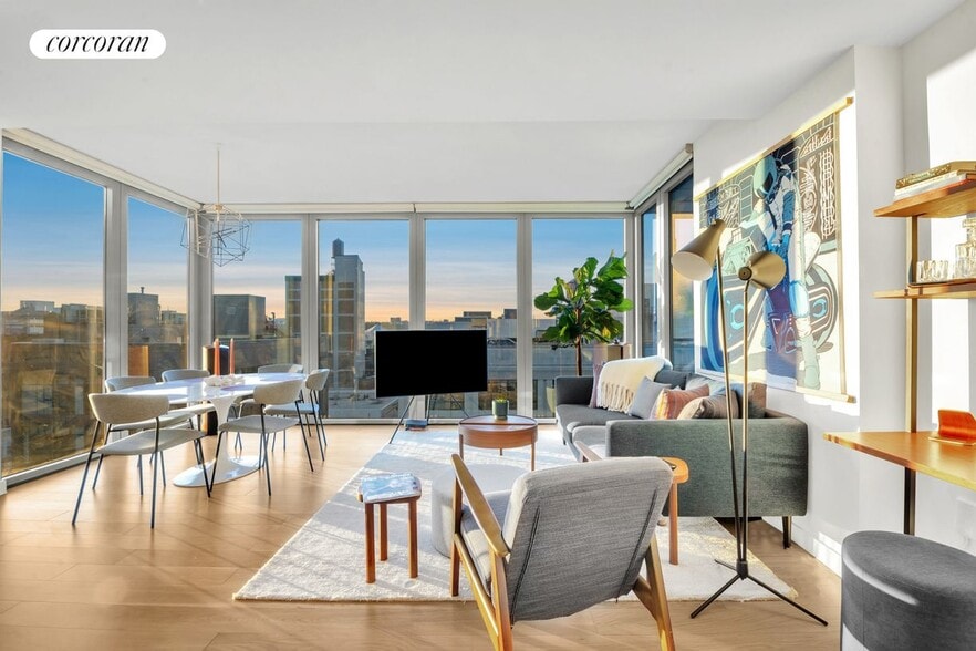 Building Photo - 547 W 47th St