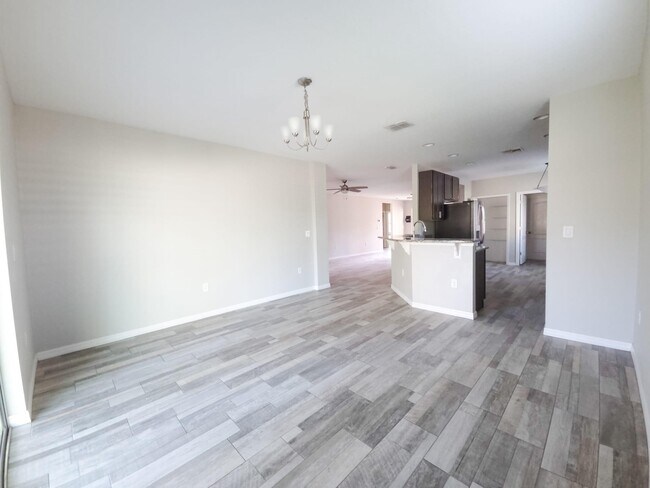 Building Photo - 185 SW Exmore Ave