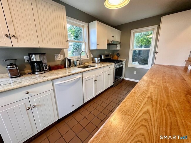 Building Photo - 44 Warren St