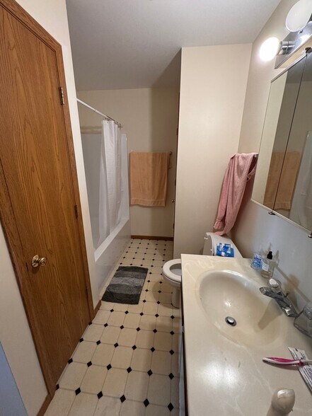 Building Photo - 1341 Cunat Ct