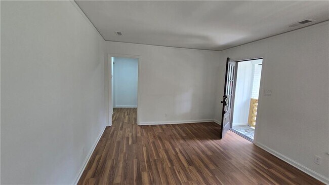 Building Photo - 2084 Snow Rd SW