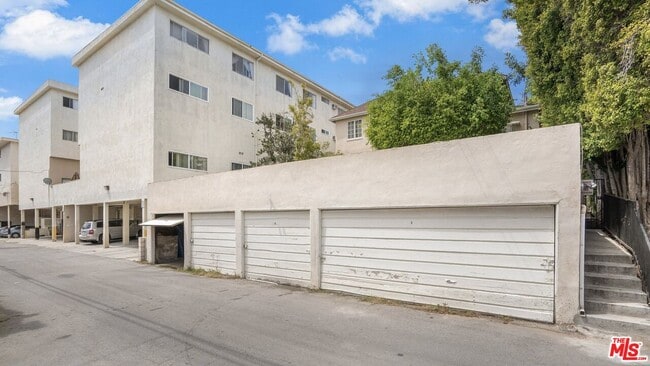 Building Photo - 10534 Eastborne Ave