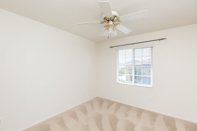 Building Photo - 4 Bed, 3 Bath - Fallbrook Single Family Home