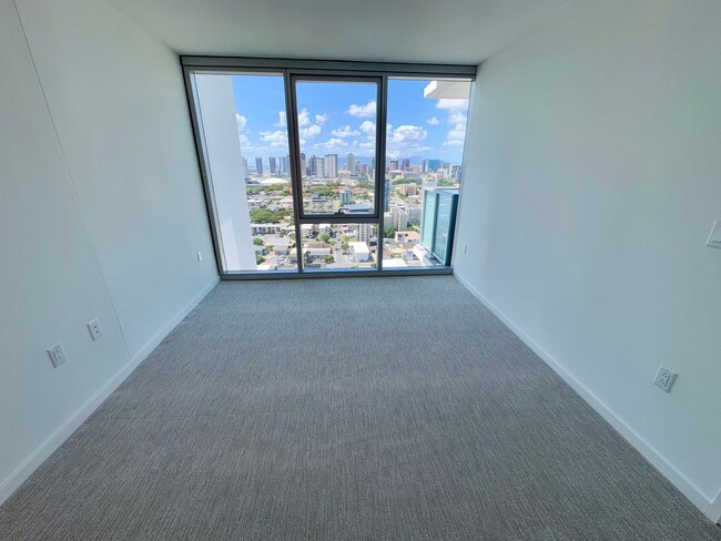 Building Photo - Brand new, high floor unit w/ 1 parking st...