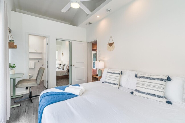 Building Photo - 1516 SW 8th Ave