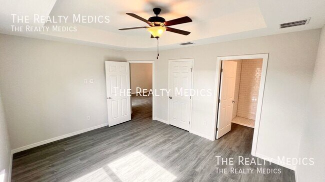 Building Photo - 4165 Hammock Rd