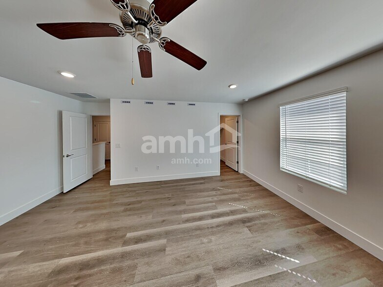 Building Photo - 9700 Harkes Dr