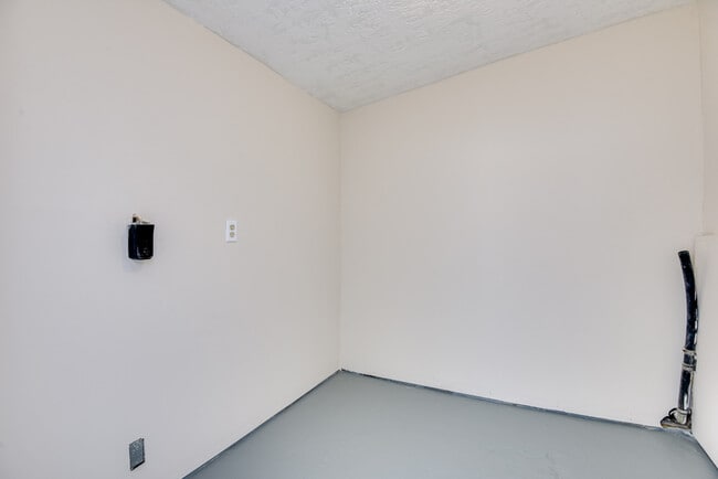 Building Photo - 103 Smallridge St