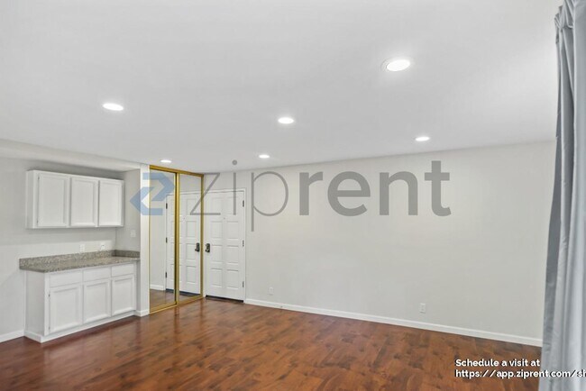 Building Photo - 280 Easy St