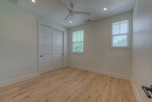 Building Photo - 1205 W 22nd St