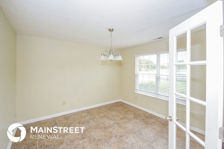 Building Photo - 2220 Rossington Ln