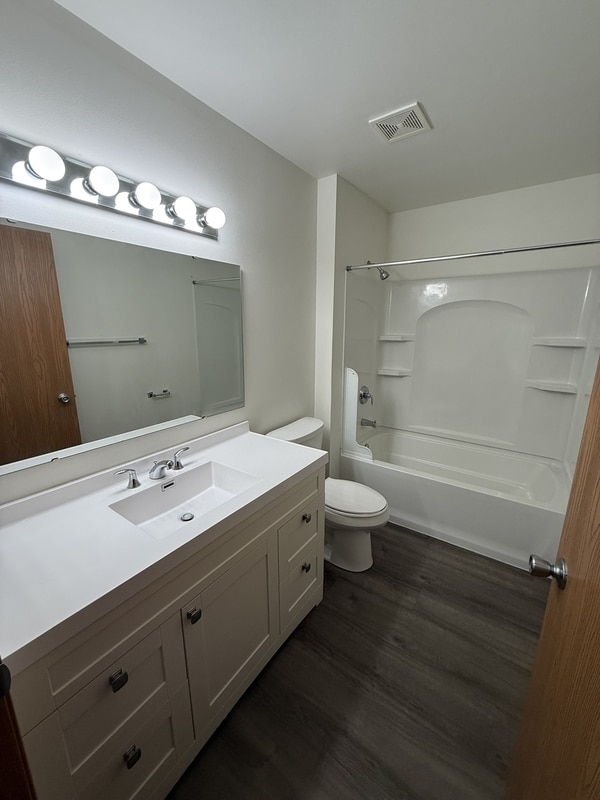 Building Photo - 2210 Valley Rd